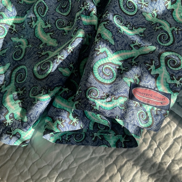Vineyard Vines Men’s Swim Shorts Size M - Picture 3 of 4
